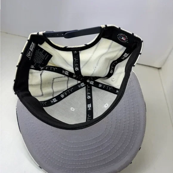 New Era 9Fifty NY Yankees Derek Jeter 2020 White and Navy Pinstripe SnapBack - Picture 5 of 12